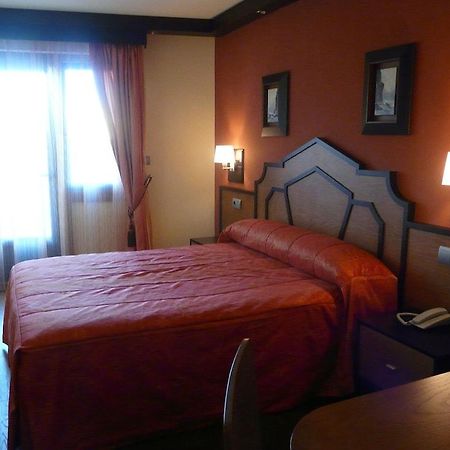 Hotel Tio Manolo De נויה מראה חיצוני תמונה